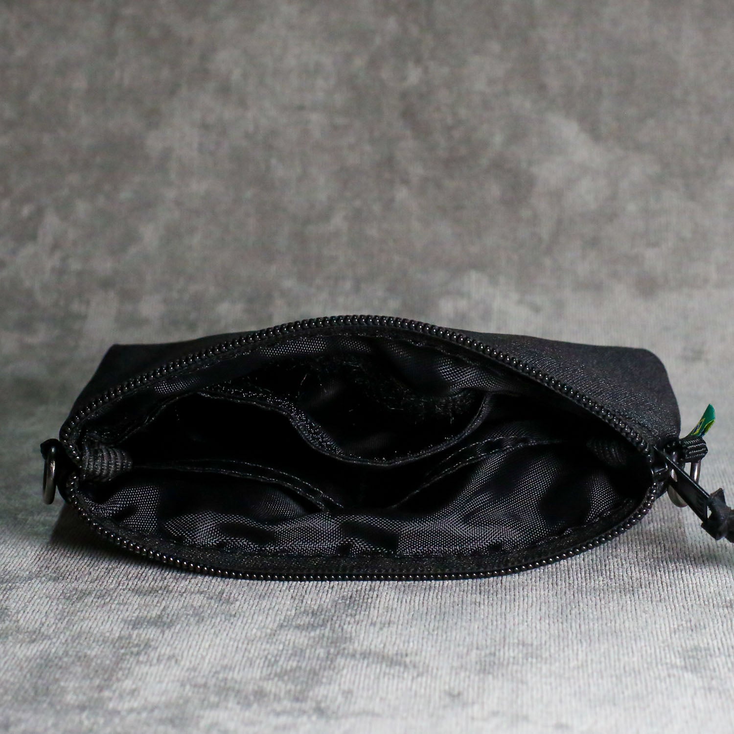 Puff Hand Mini Bag - Preta
