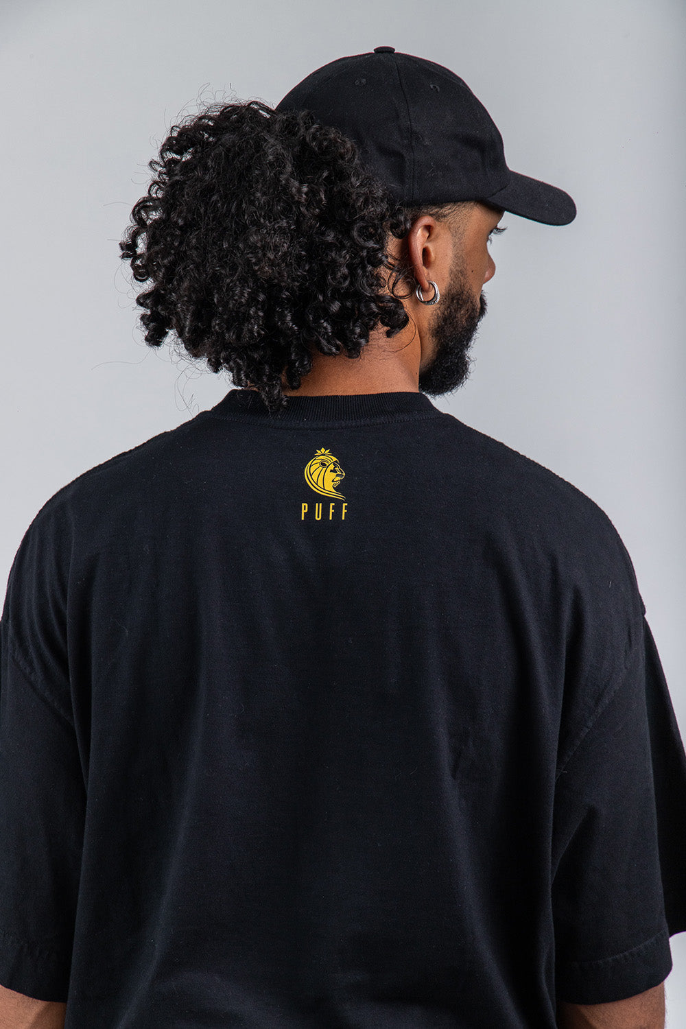 Camiseta oversized confortável e estilosa para um look moderno e descontraído